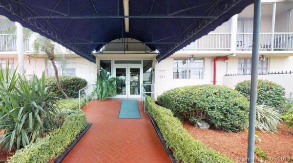 1251 NE 108th St #402, Unincorporated Dade County, Florida 33161, image 2
