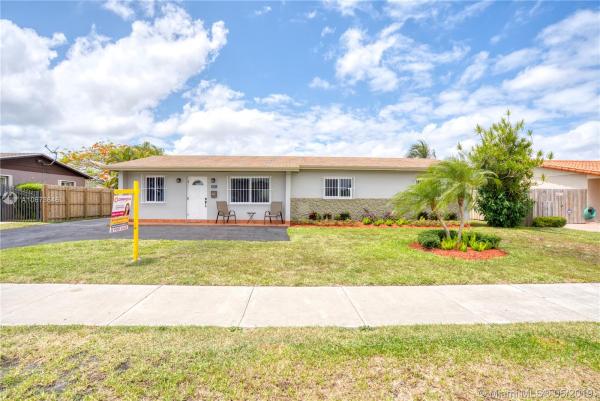 Royale Green, 12751 SW 47th Ter, Kendale Lakes, Florida 33175, image 2