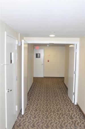 Bonavida, 20100 W Country Club Dr #1504, Aventura, Florida 33180, image 2