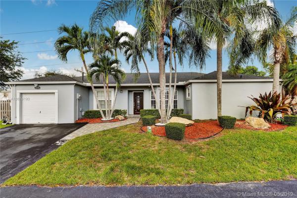 Villas Of Deerwood, 12543 SW 144th Ter, Three Lakes, Florida 33186, image 2