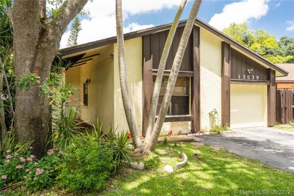 Patio Homes In The Crossings, 13539 SW 117th Ln, The Crossings, Florida 33186, image 2