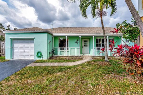 Villas Of Deerwood, 12671 SW 144th Ter, Three Lakes, Florida 33186, image 2