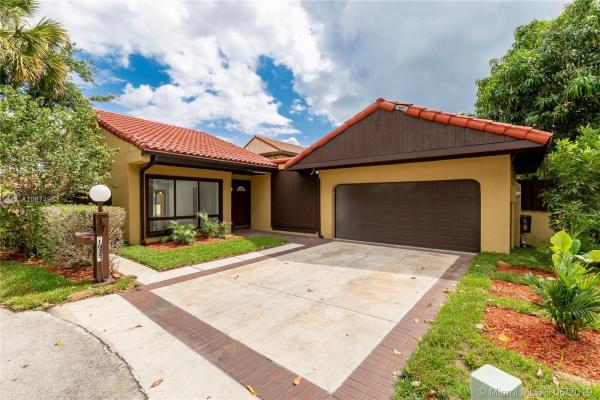 California Club Homes, 1035 NE 203rd Ter, Ives Estates, Florida 33179, image 2