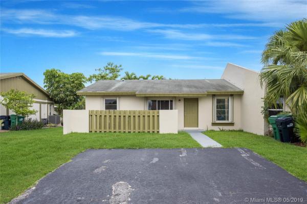 Devon Aire Villas, 11904 SW 110th St Cir E, The Crossings, Florida 33186, image 2