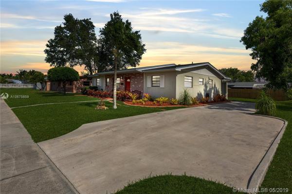 Sherwood Forest Estates, 15420 SW 297th St, Leisure City, Florida 33033, image 2