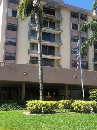 Chantilly, 900 NE 195th St #704, Ives Estates, Florida 33179, image 2