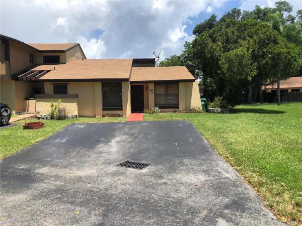 Woodgate West, 6922 SW 128th Pl #6922, Kendale Lakes, Florida 33183, image 2