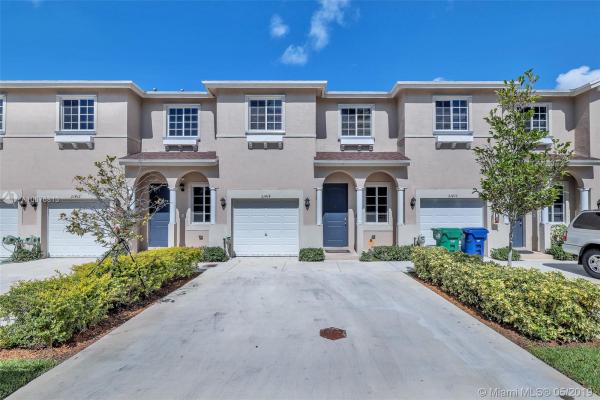 Walden Townhomes, 21414 NW 13th Pl, Miami Gardens, Florida 33169, image 2