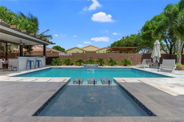 6333 SW 158th Pl, Unincorporated Dade County, Florida 33193, image 2