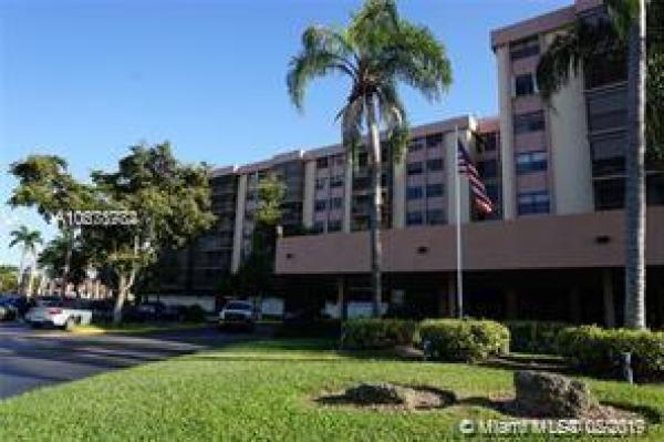 Chantilly, 900 NE 195th St #504, Ives Estates, Florida 33179, image 2