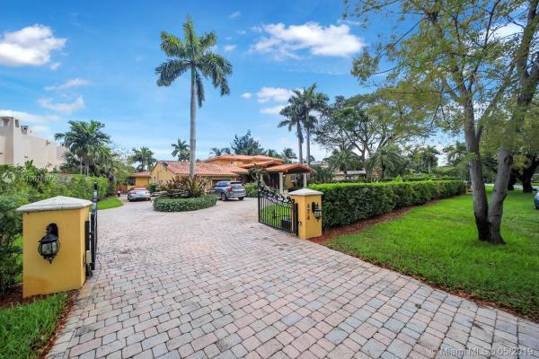 Country Club Estates, 474 Hunting Lodge Dr, Miami Springs, Florida 33166, image 2