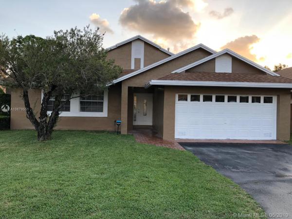 Country Lake Park, 19140 NW 77th Ct, Hialeah, Florida 33015, image 2