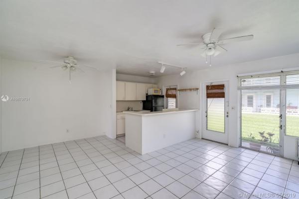 The Fairmont House, 2700 NE 135th St #17, North Miami, Florida 33181, image 2