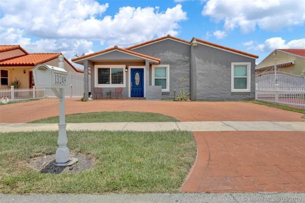 Superior Homes, 13249 NW 4th Ter, Tamiami, Florida 33182, image 2