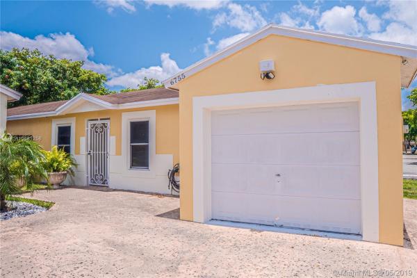 Country Lake Homes, 6755 NW 199th St, Country Club, Florida 33015, image 2