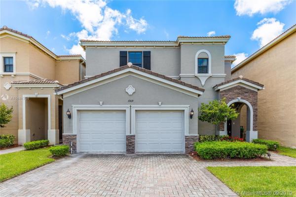 Champion Lakes, 19109 NE 8th Ct, Ives Estates, Florida 33179, image 2