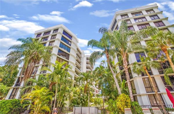 Towers Of Kendale Lakes, 13951 Kendale Lakes Cir #103A, Kendale Lakes, Florida 33183, image 2