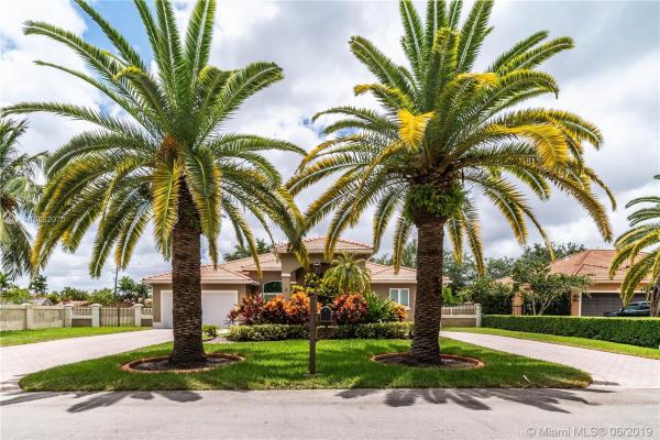 2611 SW 112th Ct, University Park, Florida 33165, image 2