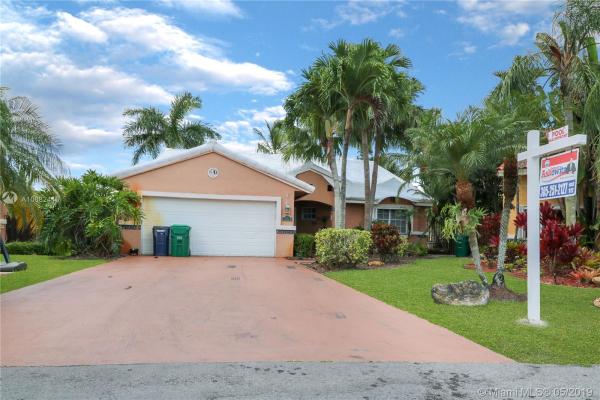 Park Isle At Lakes Of The Meadow, 14770 SW 43rd Way, Kendall West, Florida 33185, image 2