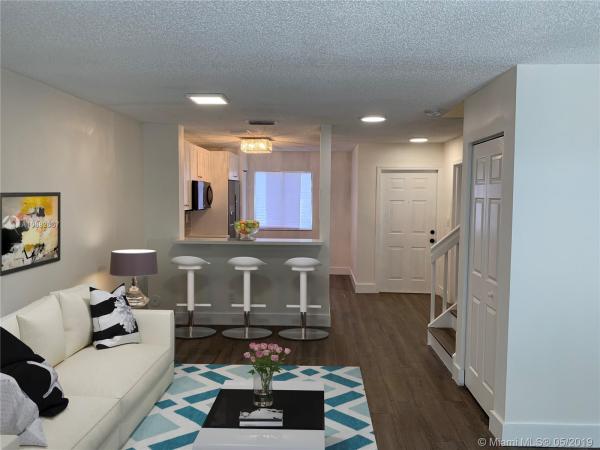 Weitzer Serena Lakes Townhomes, 13913 SW 174 St #, Richmond West, Florida 33177, image 2