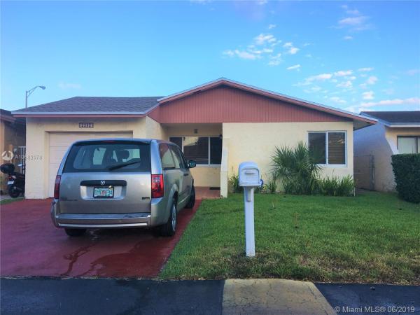 Les Chalets, 2232 SW 106th Ct, University Park, Florida 33165, image 2
