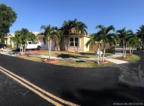 Park Square At Lago Mar, 16416 SW 77th Ter, The Hammocks, Florida 33193, image 2