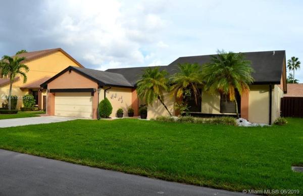 Lakes Of The Meadow, 4863 SW 147th Pl, Kendall West, Florida 33185, image 2