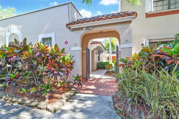 The Provinces Of Pierpointe At Pembroke Lakes, 11721 NW 11th St, Pembroke Pines, Florida 33026, image 2