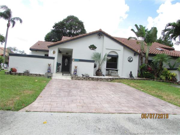 The Moors Townhouses, 17927 NW 66th Ct #17927, Country Club, Florida 33015, image 2