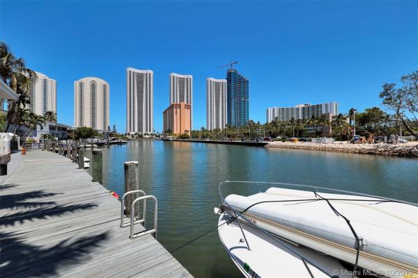 Poinciana Island Yacht & Racquet Club, 332 Poinciana Island Dr, Sunny Isles Beach, Florida 33160, image 2