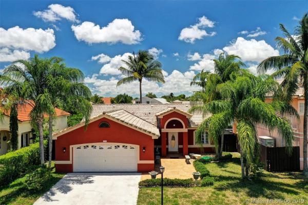 Lago Mar South, 15986 SW 83rd Ter, Kendall, Florida 33193, image 2
