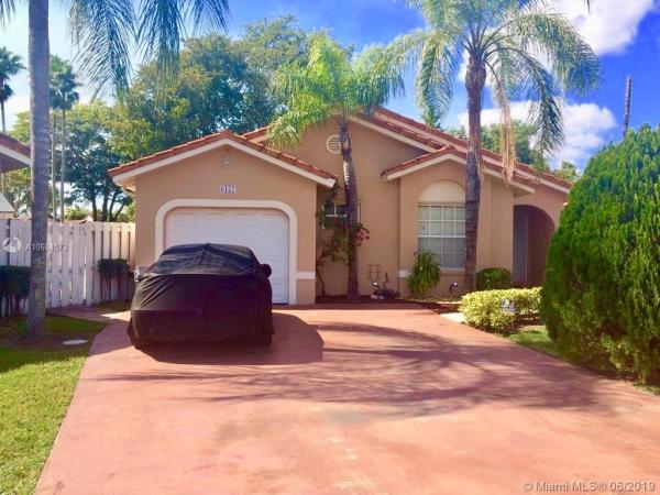Harbour At The Moors, 6152 NW 181st Terr Cir W, Country Club, Florida 33015, image 2