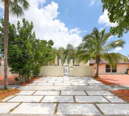 Lake Hilda, 6747 Crooked Palm Ter #1, Miami Lakes, Florida 33014, image 2