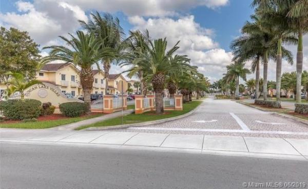 Tuscan Lake Villas, 7475 NW 178th Ter #7475, Country Club, Florida 33015, image 2