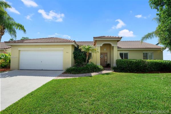 Munne Royal Homes, 19921 Cutler Ct, Cutler Bay, Florida 33189, image 2