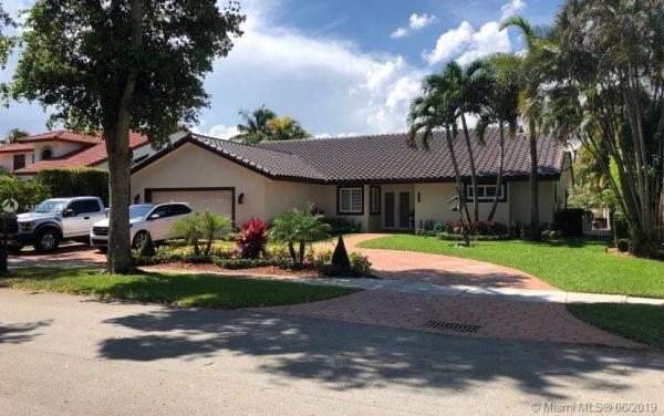 Lake Elizabeth, 8527 Glencairn Ter, Miami Lakes, Florida 33016, image 2