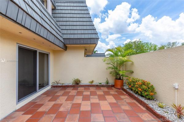 Kendale Lakes Townhouses, 8579 SW 137th Ave #8579, Kendale Lakes, Florida 33183, image 2