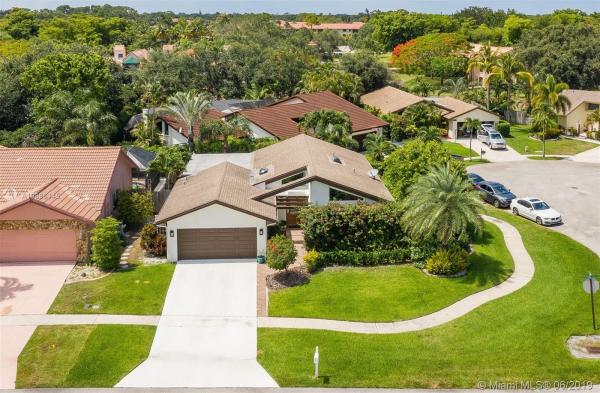Amberwoods, 6163 Amberwoods Dr, Boca Raton, Florida 33433, image 2