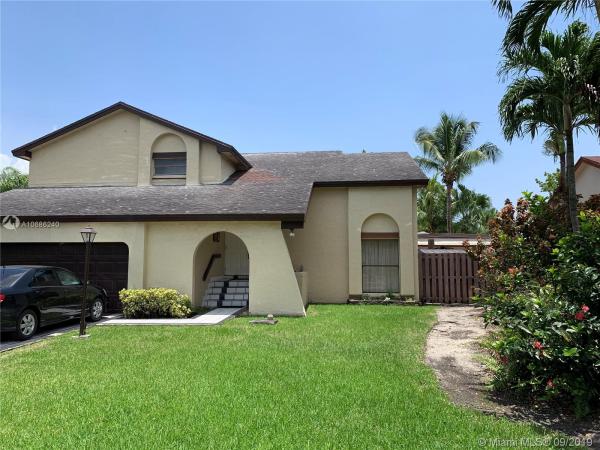 Lakes Of The Meadow, 15605 SW 47th Ter, Kendall West, Florida 33185, image 2