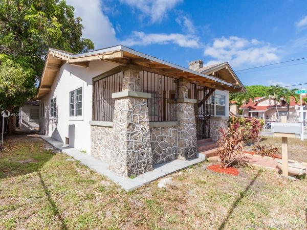 Lawrence Estates East, 994 NW 2nd St, Miami, Florida 33128, image 2