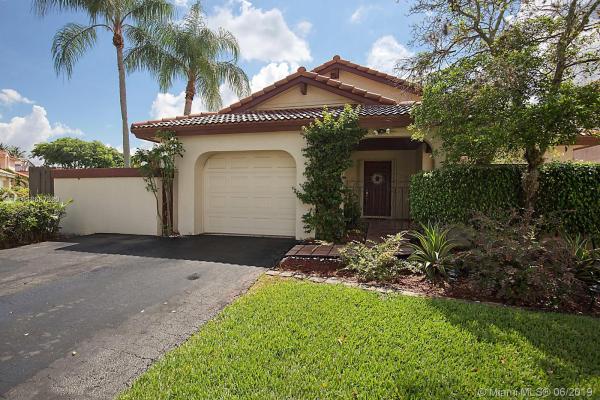 Patio Homes At The Moors, 17527 NW 61st Pl, Country Club, Florida 33015, image 2