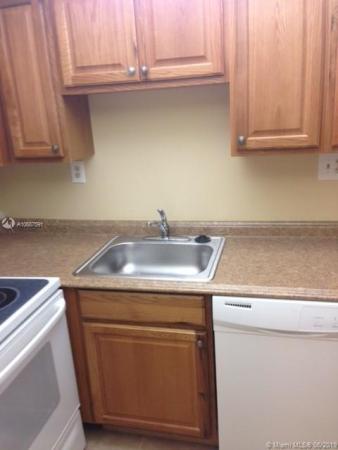 Hampton Court, 5821 Washington St #28, Hollywood, Florida 33023, image 2