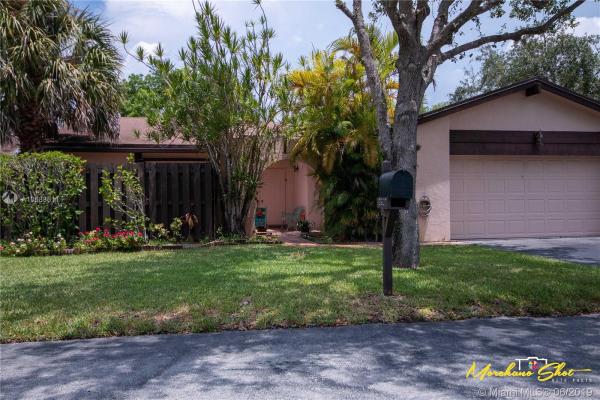 Patio Homes In The Crossings, 13607 SW 115th Ln, The Crossings, Florida 33186, image 2