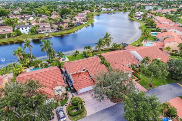 Park Isle At Lakes Of The Meadow, 14718 SW 42nd Way, Kendall West, Florida 33185, image 2