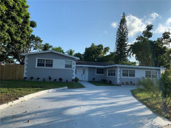 410 NE 180th Dr, Miami, Florida 33162, image 2