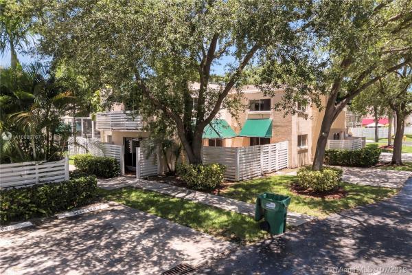 Arbor Courts, 14378 SW 97th Ln #14378, The Hammocks, Florida 33186, image 2