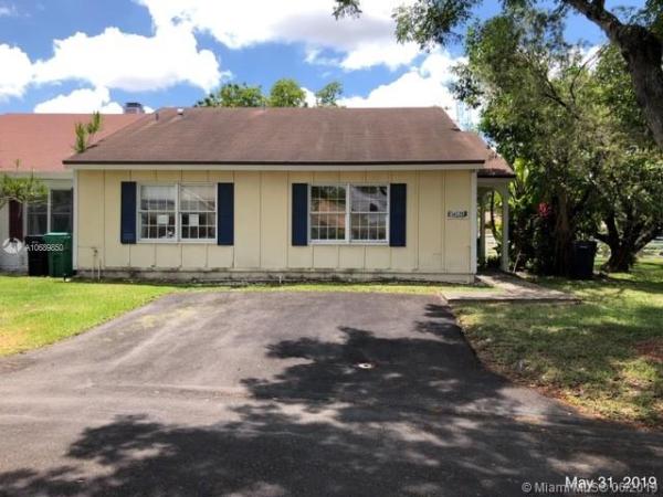 Hickory Lane Country Villas At Country Walk, 14539 SW 142nd Ct Cir #14539, Country Walk, Florida 33186, image 2