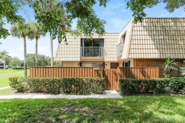 Village Of Sandalwood Lakes South, 5202 52nd Way, West Palm Beach, Florida 33409, image 2