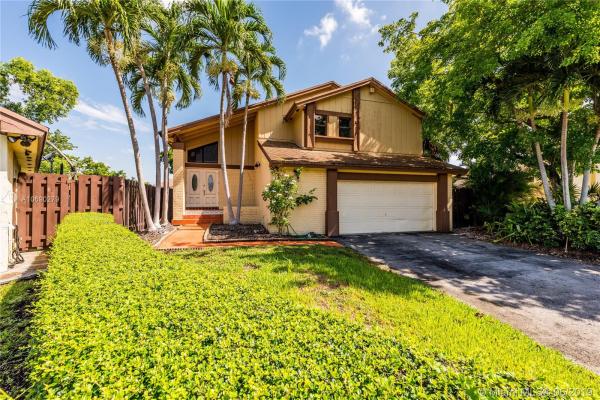Lakes Of The Meadow, 5306 SW 153rd Pl, Kendall West, Florida 33185, image 2