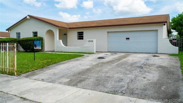 Meadow Wood Manor, 12378 SW 266th Ln, Kendale Lakes, Florida 33032, image 2